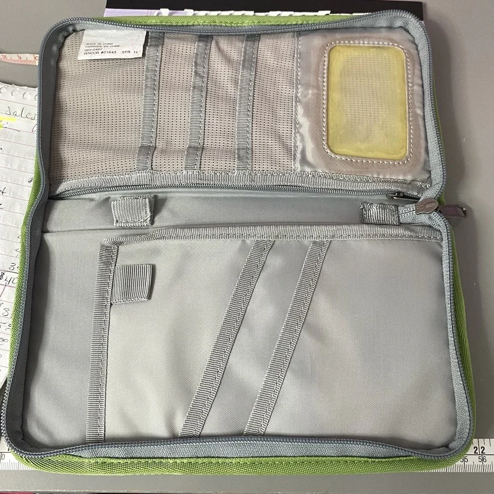 Eddie Bauer Outdoor Travel Wallet- Nylon- Full‎ Zip- Cards/Phone Holder 9.5x5x1